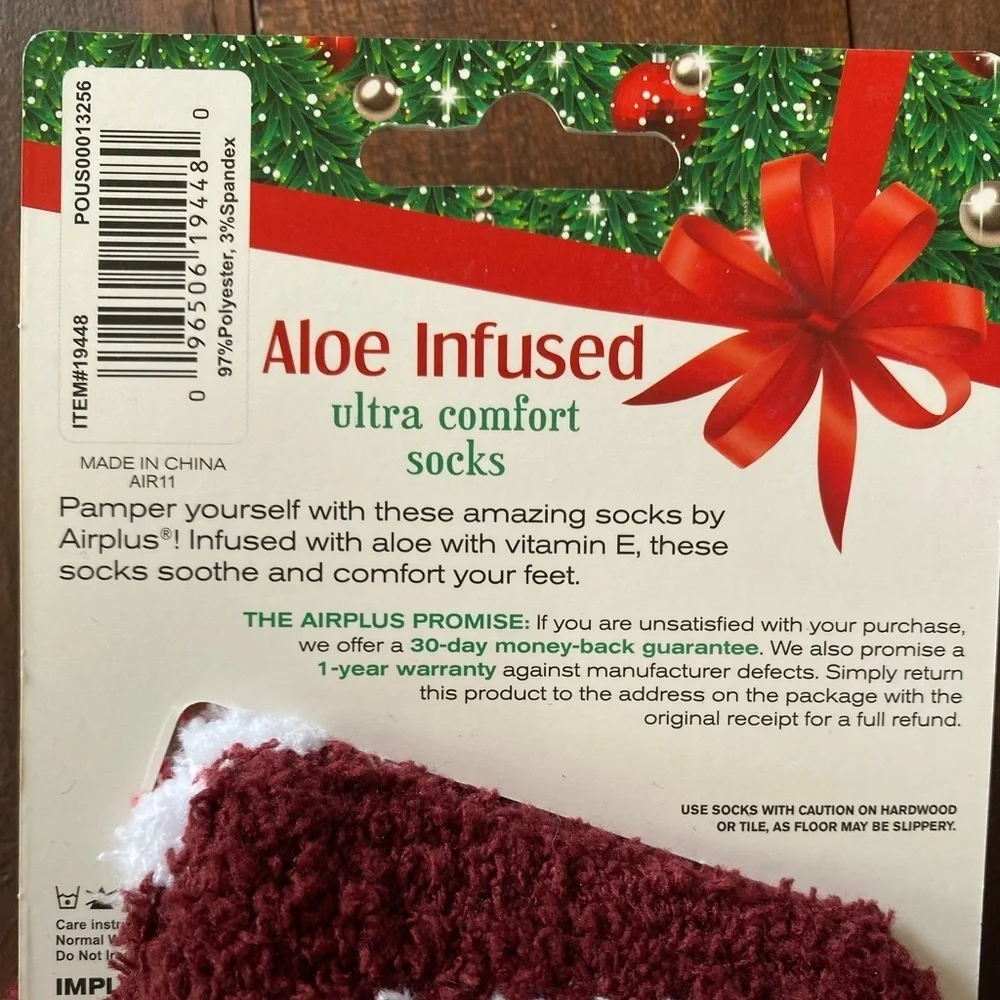 Women's Airplus Aloe Infused Socks Red Striped HOLLY JOLLY Fuzzy Winter Warm NEW